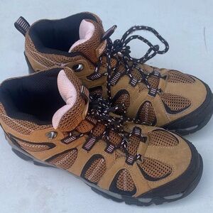 Women’s Pacific Trail Brown and Black Size 6.5 Hiking Outdoor Shoes/Boots